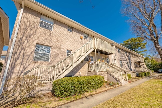 Building Photo - Peachtree Hills Court, 2-bedroom Atlanta a...