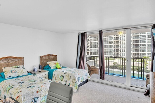 Building Photo - 525 N Ocean Blvd