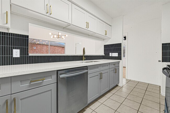 Building Photo - 13023 Lima Dr