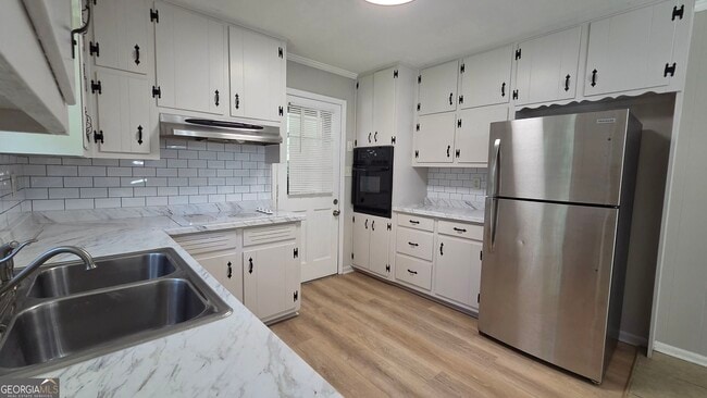 Building Photo - 715 Barnesdale Dr
