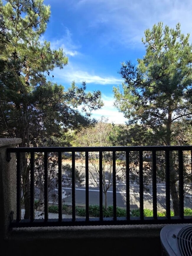 Building Photo - Bright Corner Unit Near Trails with Pool & 2-Car Garage