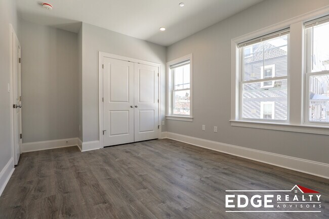 Building Photo - 124 Kenrick St