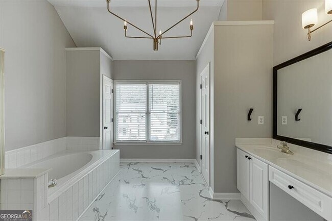 Building Photo - 1795 Lake Heights Cir