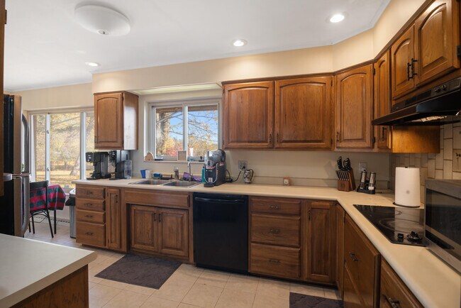 Building Photo - 4105 Riverview Dr