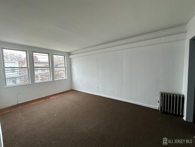 Building Photo - 66 Louis St