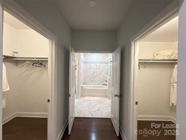 Building Photo - 5120 Lakeview Rd