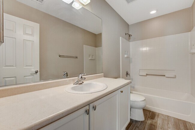 Building Photo - Beautiful 2 Story, 3 Bedroom Home Northwest!