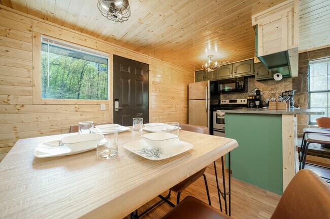 Building Photo - 4249 Dollys Dr