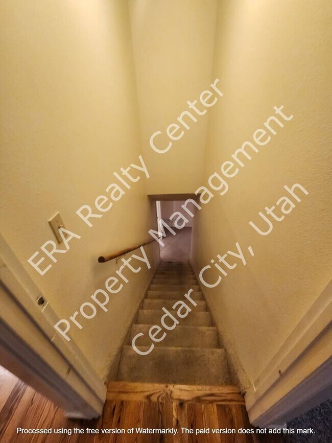 Building Photo - 921 N 400 W