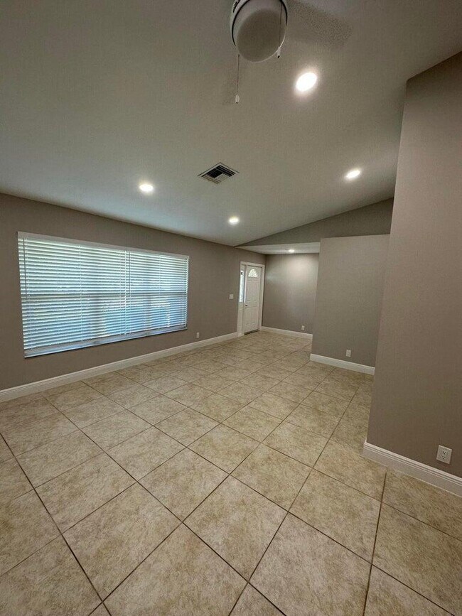Building Photo - 1925 Shower Tree Way