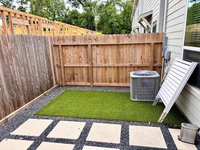 Building Photo - 958 Highland Sound Ln