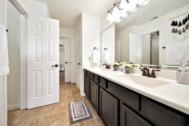 Building Photo - 8133 Tranquil Lake Way