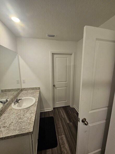 Building Photo - 11917 Sylvia St