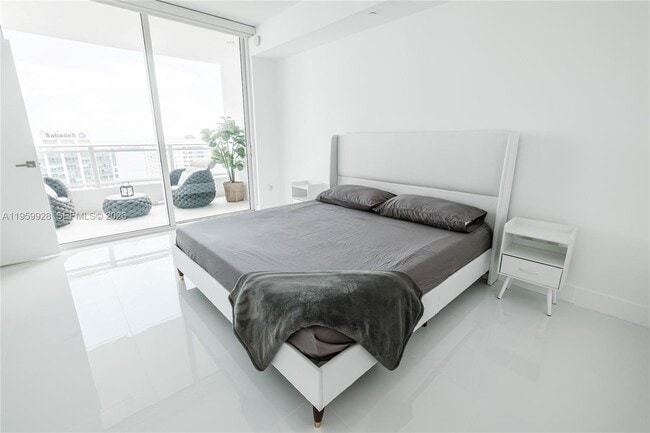 Building Photo - 1080 Brickell Ave