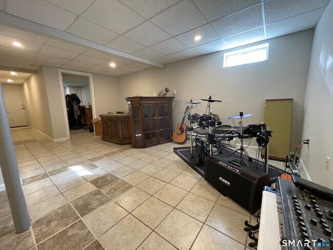 Building Photo - 49 Homeside Ave
