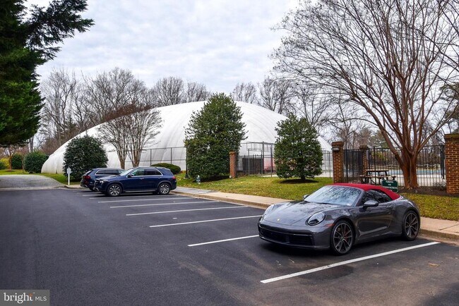Building Photo - 5450 Whitley Park Terrace