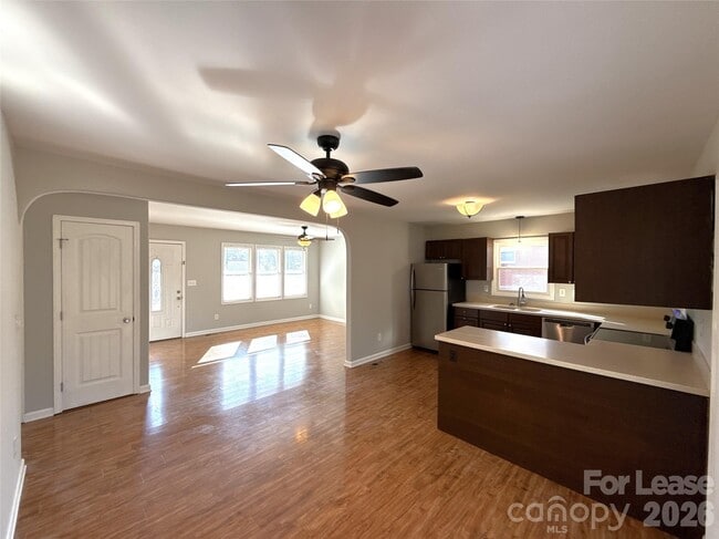 Building Photo - 1601 Starbrook Dr