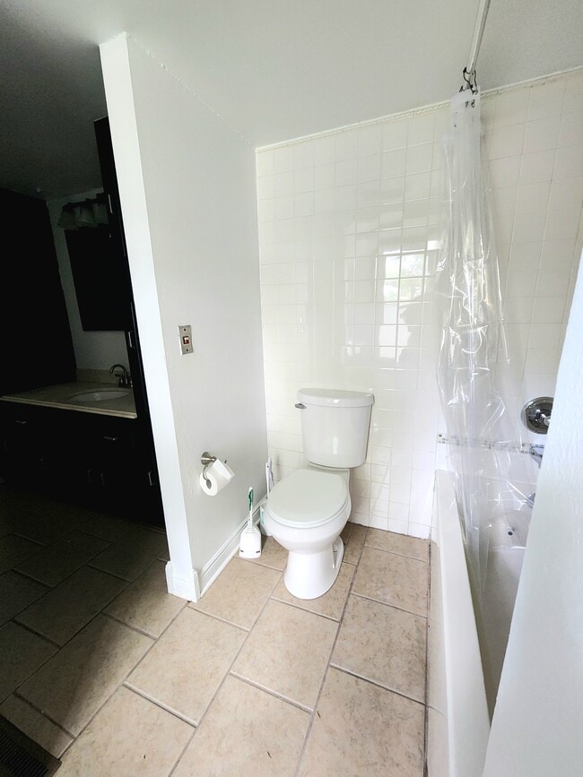 Main floor - bathroom - 110 W Short St