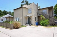 Building Photo - 912 Hart St