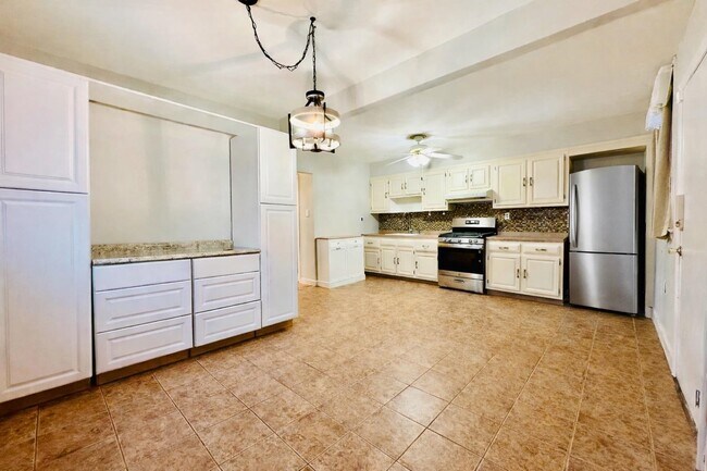 Building Photo - 11 W 44th St