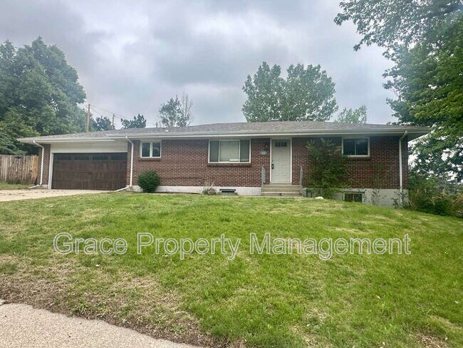 Building Photo - 852 S Quail Way