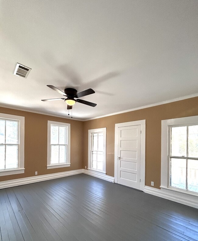 Building Photo - 216 Singleton Ave