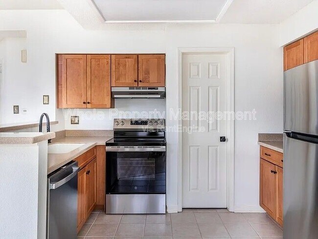 Building Photo - 886 S Reed Ct