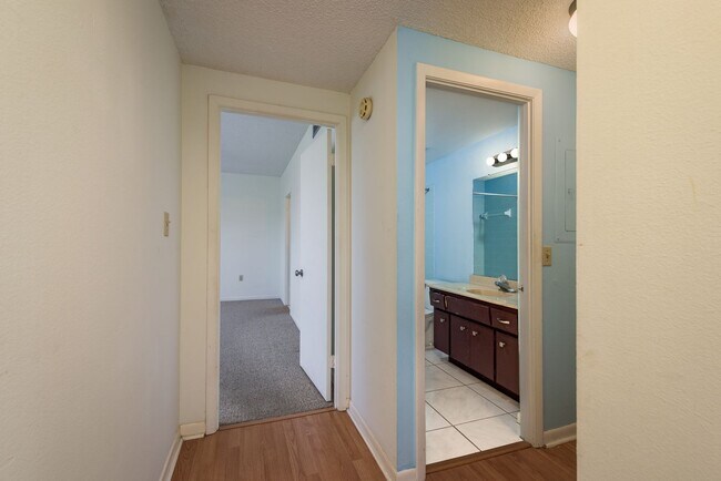 Building Photo - Harbor Oaks Place