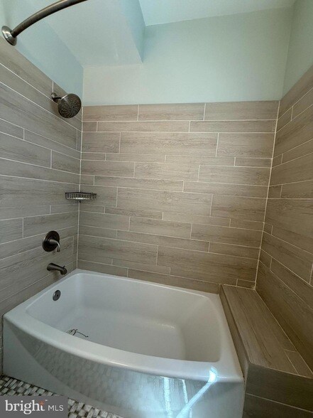 Building Photo - 833 11th St NE