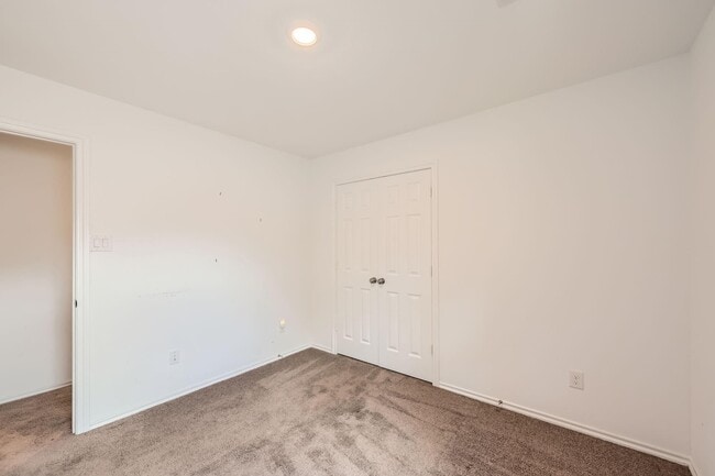 Building Photo - 1352 Winding Willow Dr