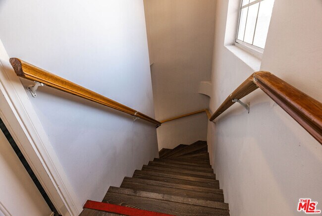 Building Photo - 1112 Ocean Park Blvd