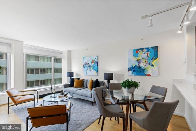 Building Photo - 1101 3rd St SW