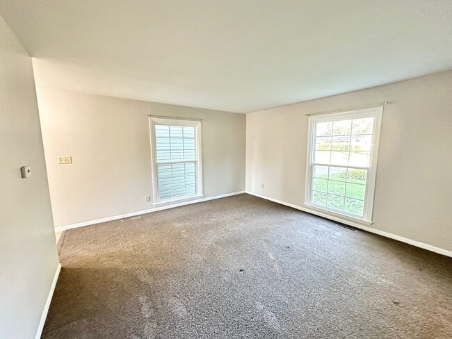 Building Photo - 3003 Killarney Dr