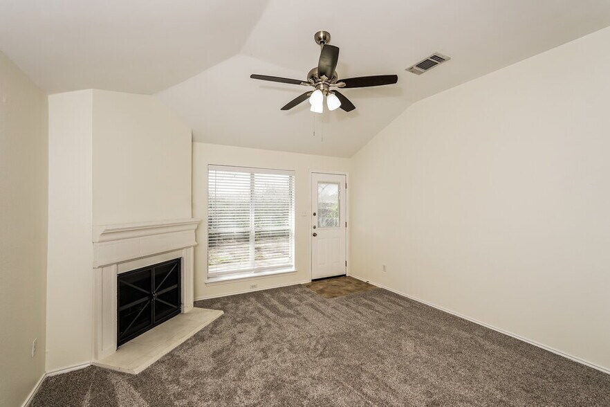 Building Photo - 1000 Sandalwood Dr