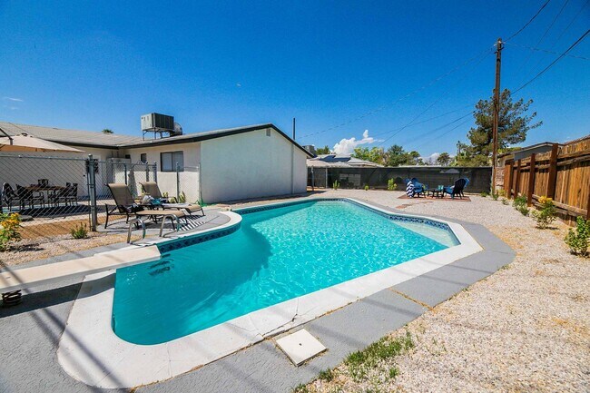 Building Photo - AMERICANA Property Mgmt - Fully furnished ...