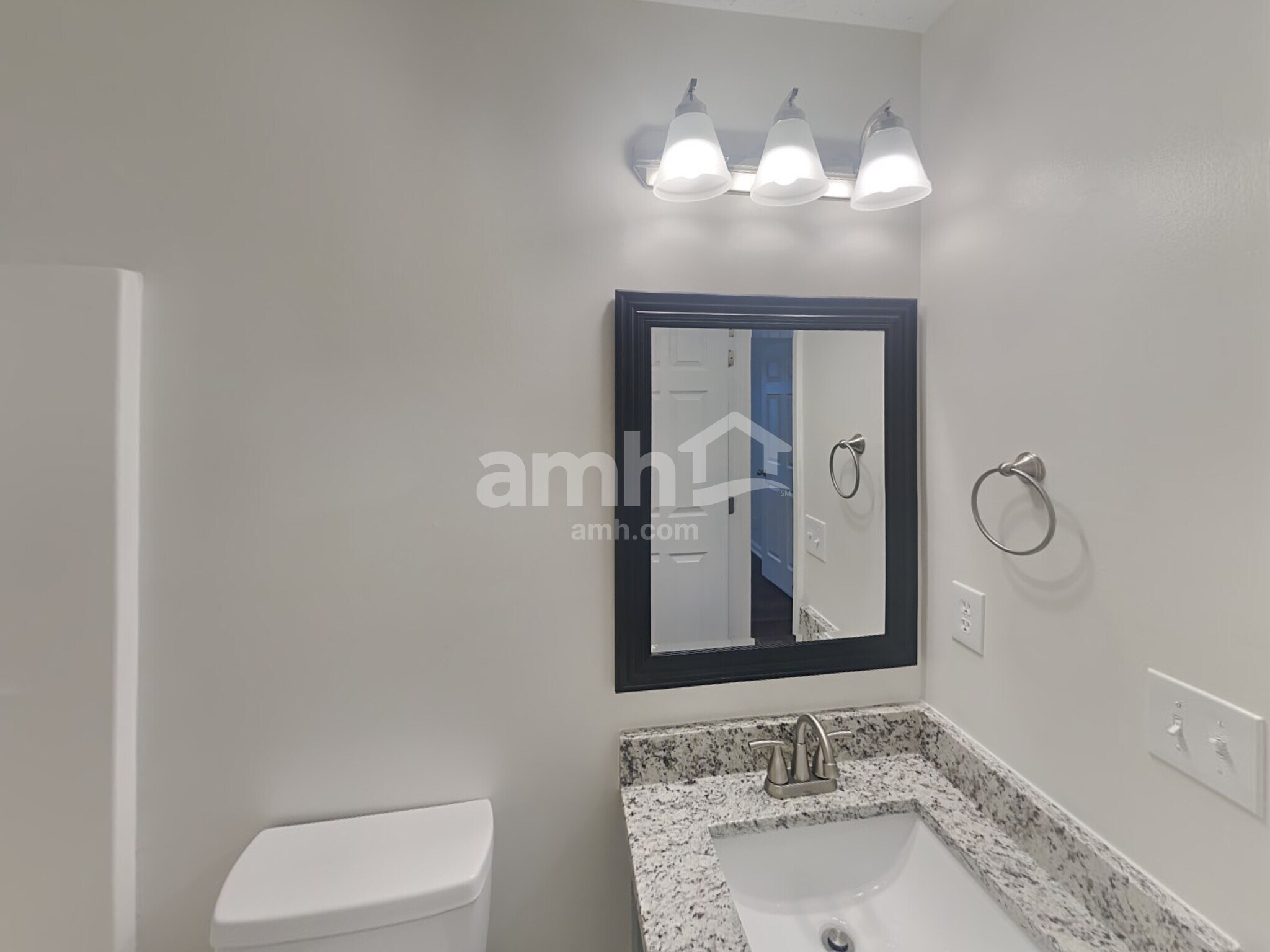 Building Photo - 651 Crescent Rd