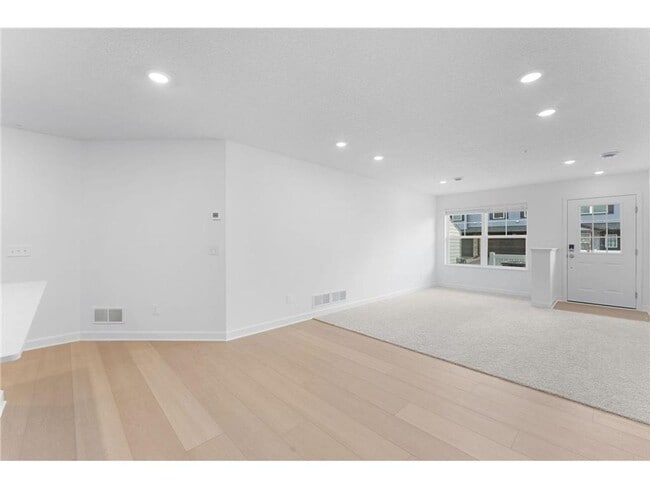 Building Photo - Brand New, New Construction! 3 Bed/2.5 Bat...