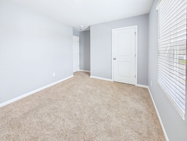 Building Photo - 7047 Woodline Dr