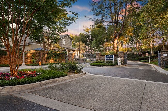 Building Photo - 10 Clearwater Cove