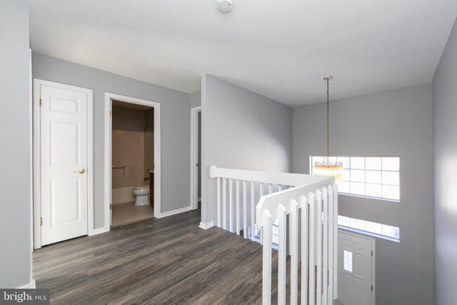 Building Photo - 131 Crossing Way