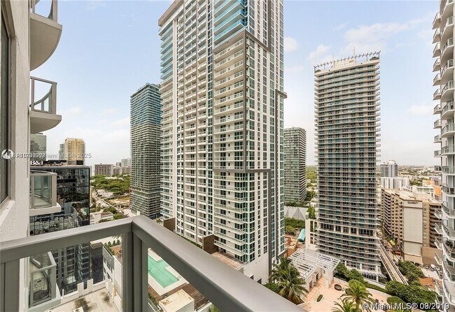 Building Photo - 1060 Brickell Ave