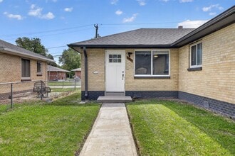 Building Photo - 2 bed 1 bath - Remodeled Home in Denver!