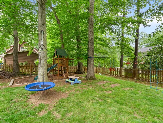 Building Photo - "Spacious 4-Bed Oasis with Scenic Views an...