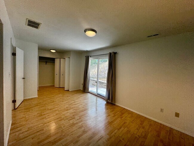 Building Photo - 603 Manitou Blvd