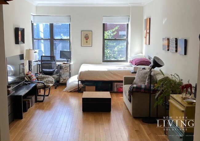 Primary Photo - West Village Charming studio apartment in ...