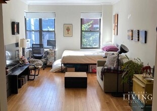 Building Photo - West Village Charming studio apartment in amazing location