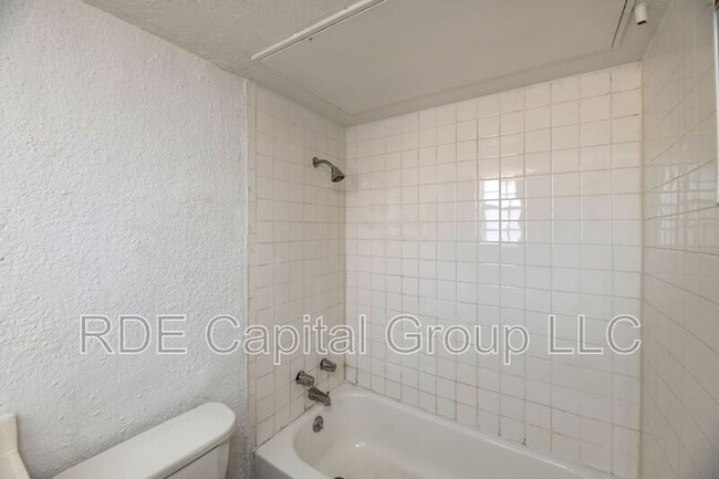 Building Photo - 4525 Columbia Ave