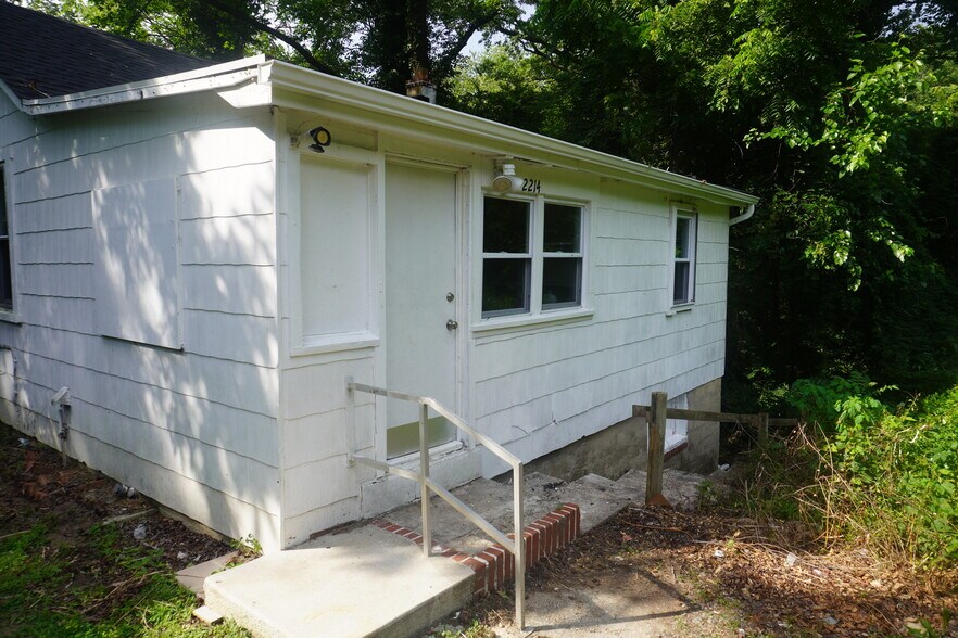 Building Photo - 2214 Vandermast Ln