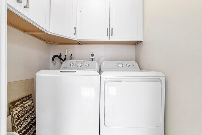 Building Photo - 347 Capri H