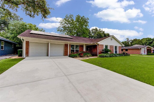 Building Photo - 8807 McAvoy Dr